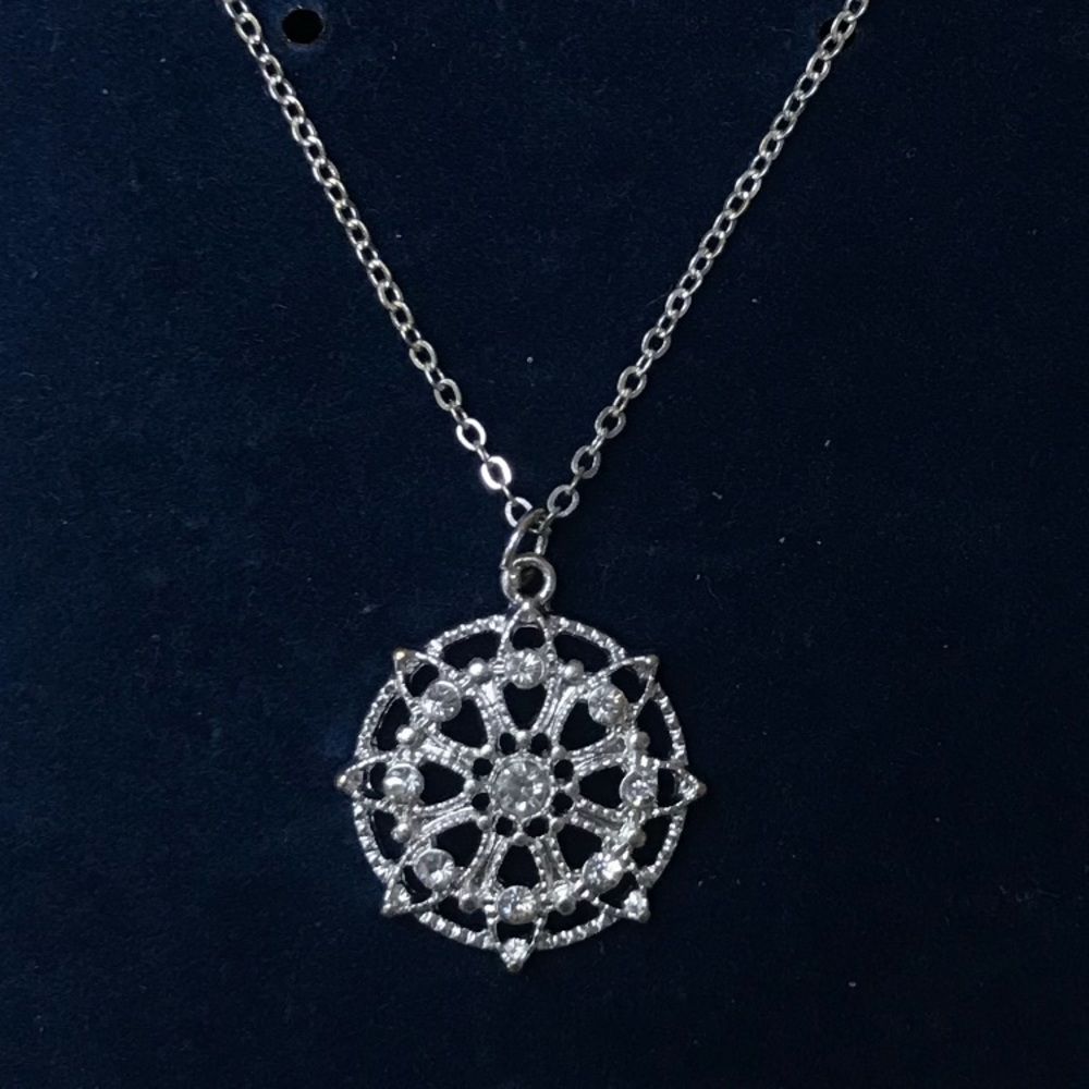 Beautiful Necklace - Picture 3 of 3